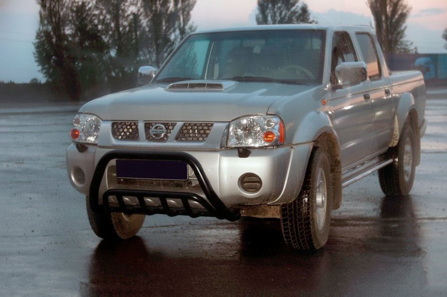 Nissan NP300 1999-2015 Parabulloni WT002 Nero (Acciaio Inox) Foto 1