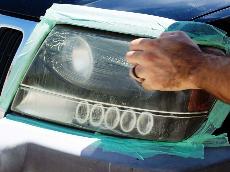 Rigenerazione fari: è possibile ripristinare la trasparenza della plastica senza lucidatura professionale?