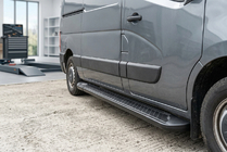 Renault Master 2011-2023 Pedane Laterali Allmond Black (2 pz, Alluminio) foto 1