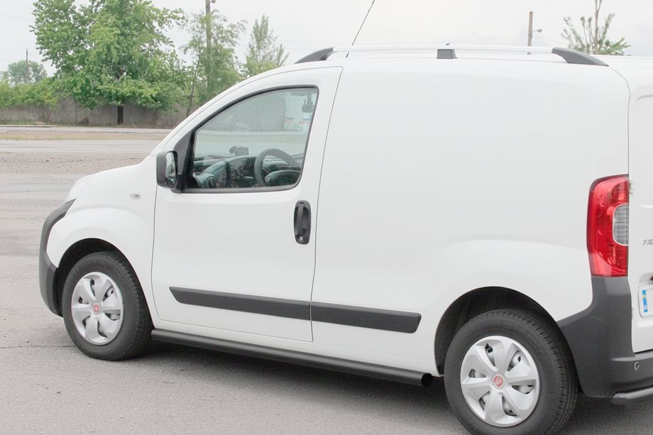 Peugeot Bipper 2008-2017 Pedane Laterali Ø60 Nere (2 pz, Acciaio Inox) Image