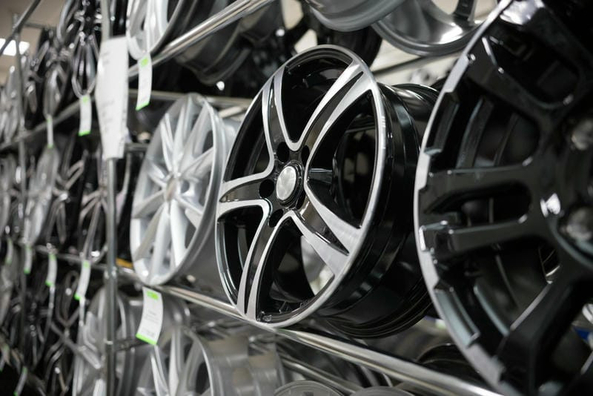 Quali cerchi scegliere per l’auto: forgiati o fusi?