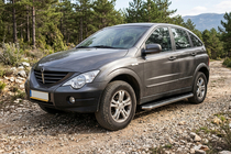 SsangYong Action 2005-2018 Pedane Laterali Maydos V1 (2 pz, Alluminio e Acciaio Inox) foto 1
