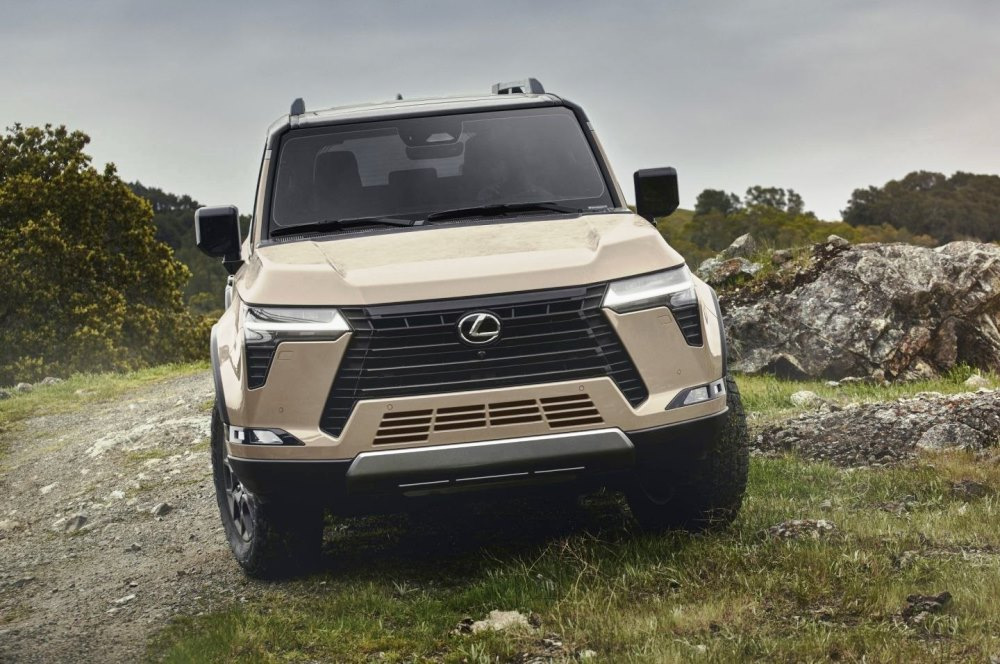 Recensione Lexus GX 550 (J250): SUV premium con potenziale off-road