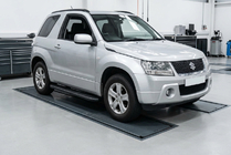 Suzuki Grand Vitara 2005-2017 Pedane Laterali Bosphorus Black (2 pz, Alluminio) foto 1