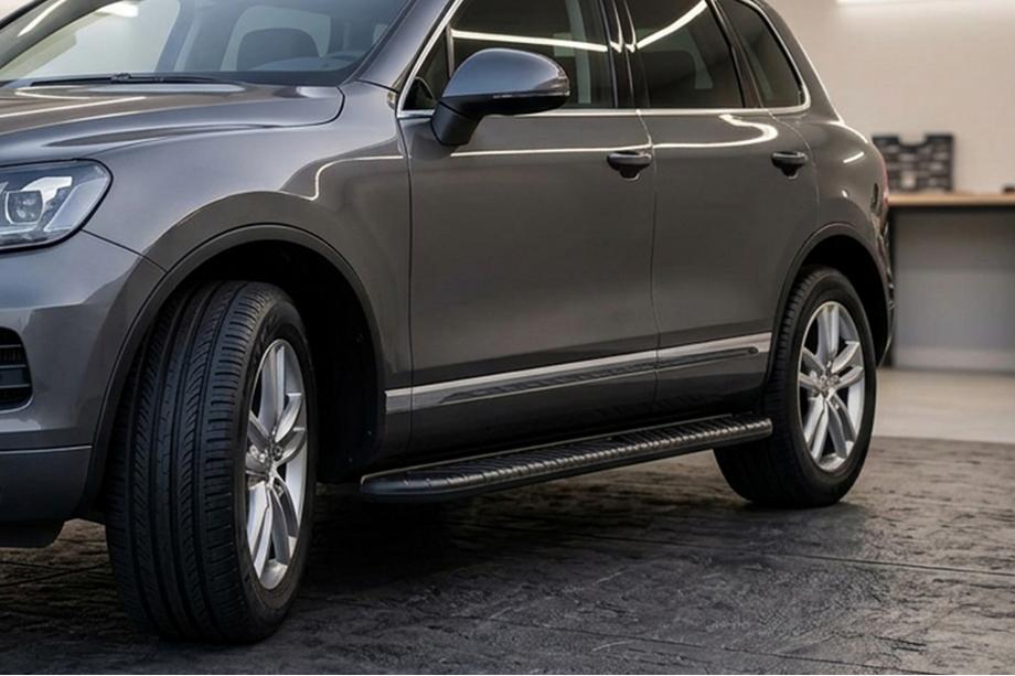 Volkswagen Touareg 2002–2010 Pedane Laterali Bosphorus Black (2 pz, Alluminio) Image