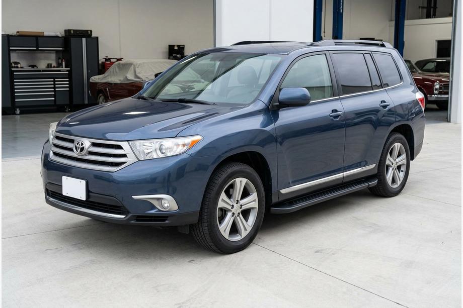 Toyota Highlander 2008-2013 Pedane Laterali Allmond Black (2 pz, Alluminio) Image