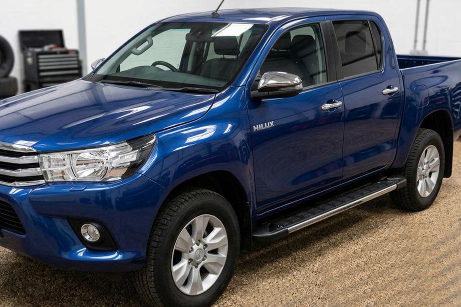 Toyota Hilux 2015- Pedane Laterali RedLine V1 (2 pz, Alluminio) Image