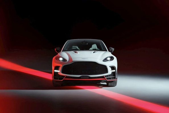 Recensione Aston Martin DBX S: il SUV di lusso super potente