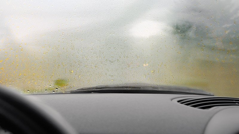 Perché si appannano i vetri dell’auto e come risolvere