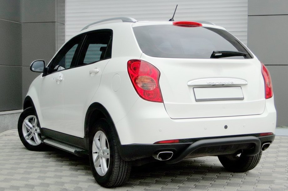 SsangYong Korando 2010-2019 Roll Bar Posteriore AK006 Nero (Acciaio Inox) Foto 2