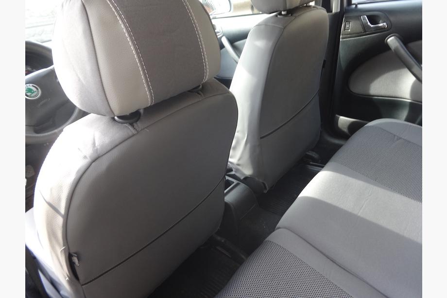 Skoda Octavia II A5 2010-2013 Coprisedi Auto (Similpelle↗Tessuto, Premium) Foto 16