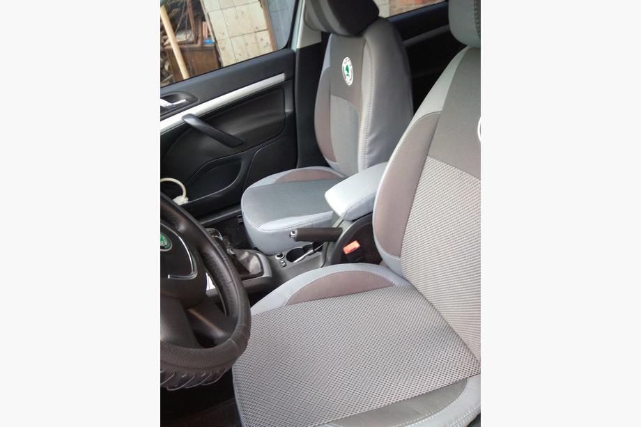 Skoda Octavia II A5 2010-2013 Coprisedi Auto (Similpelle↗Tessuto, Premium) Foto 3