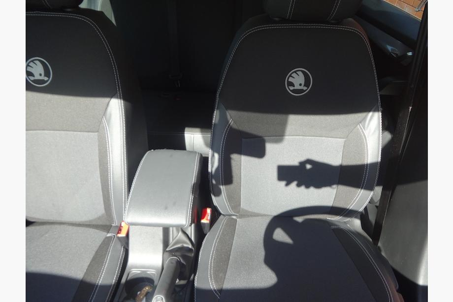 Skoda Octavia III A7 2013-2019 Coprisedi Auto (Similpelle↗Tessuto, Premium) Foto 35