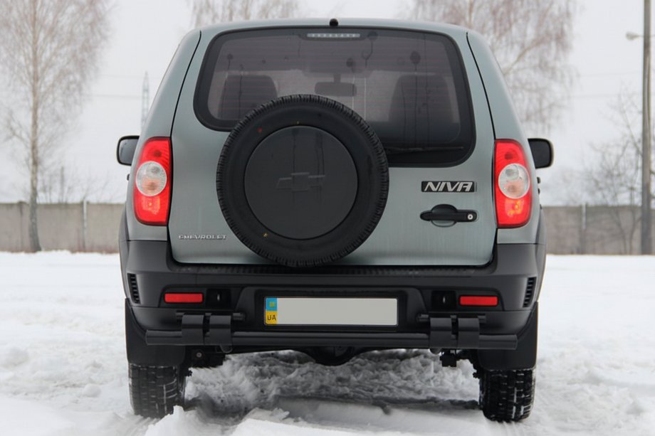 Chevrolet Niva 1998-2020 Barra Posteriore AK015 Nera (Acciaio Inox) Foto 2