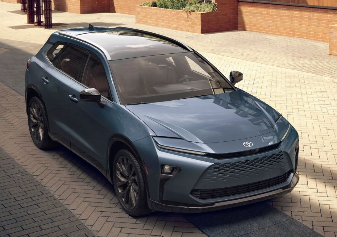 Toyota Crown Signia: Crossover ibrido premium