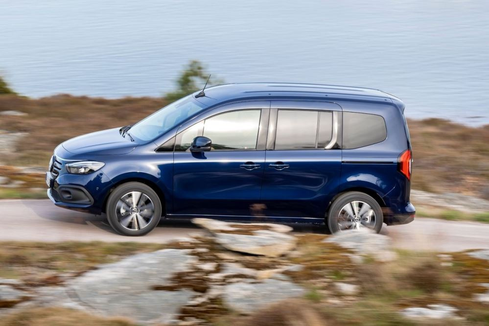 Prova Mercedes-Benz EQT: minivan elettrico compatto