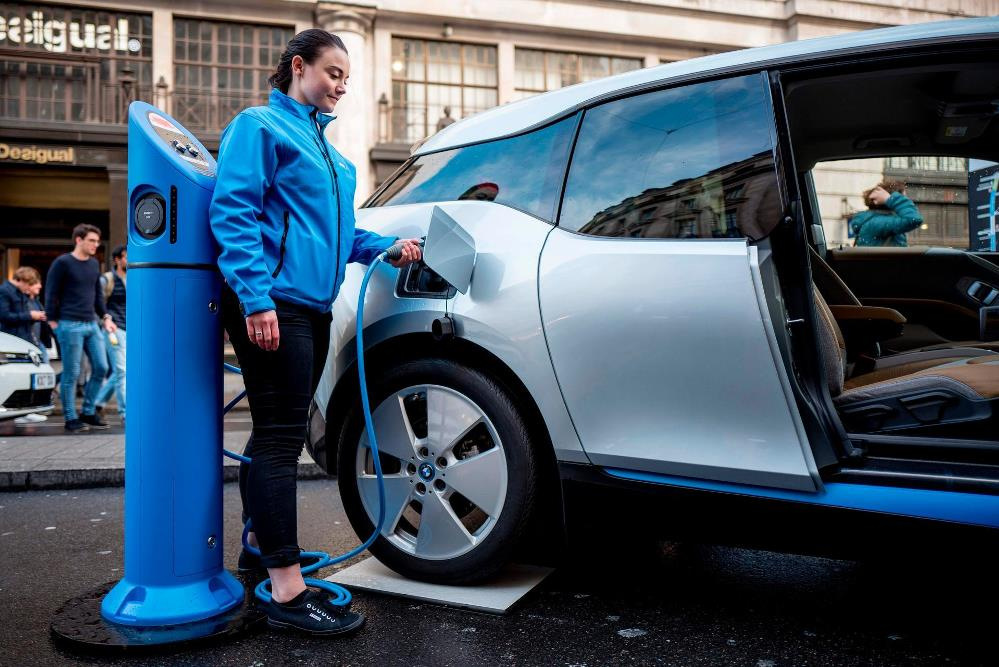 Come le auto elettriche influenzano il corpo umano? Miti e realtà
