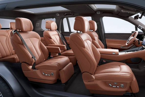 Prova della Denza N9 Plug-in Hybrid: il gigante ibrido di punta di BYD Foto 5