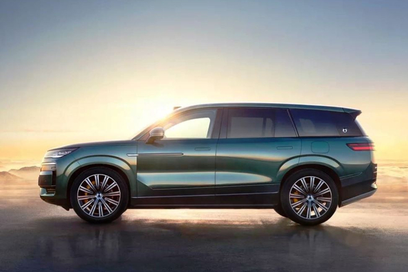 Prova della Denza N9 Plug-in Hybrid: il gigante ibrido di punta di BYD Foto 3