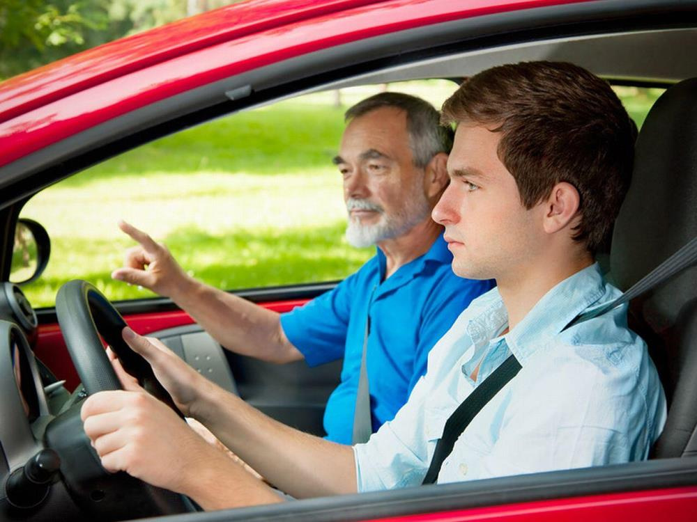 Come imparare a guidare un’auto