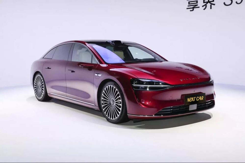 Stelato S9 EV: la berlina elettrica di punta di Huawei