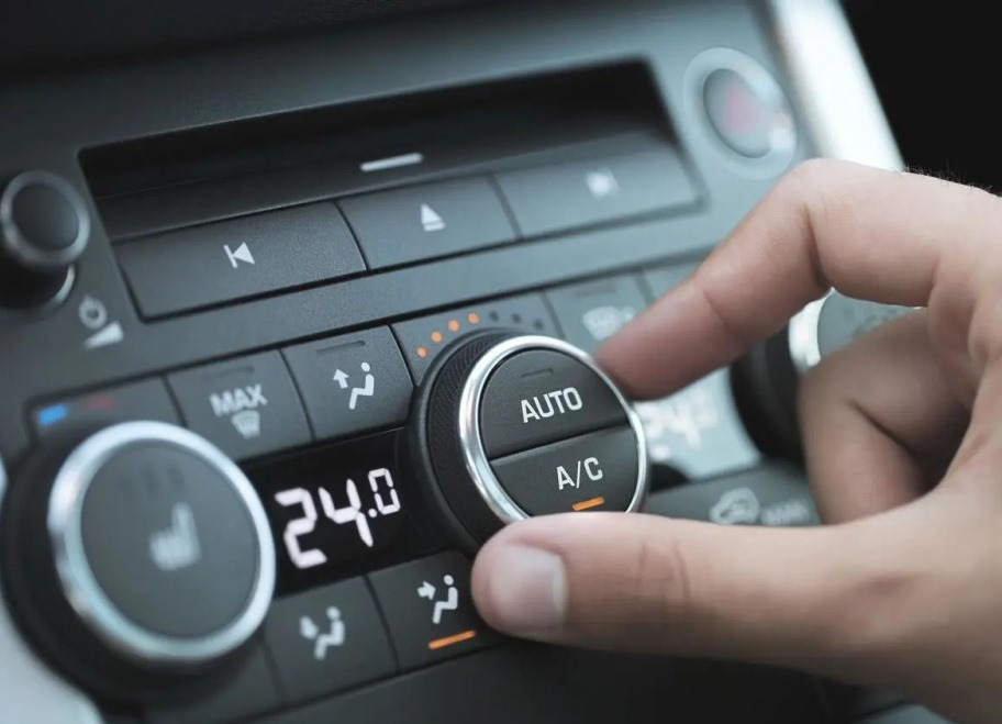 Come accendere correttamente l’aria condizionata in auto: guida passo passo