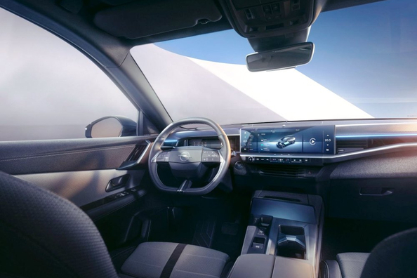 Recensione del moderno crossover elettrico Opel Grandland Electric Foto 4