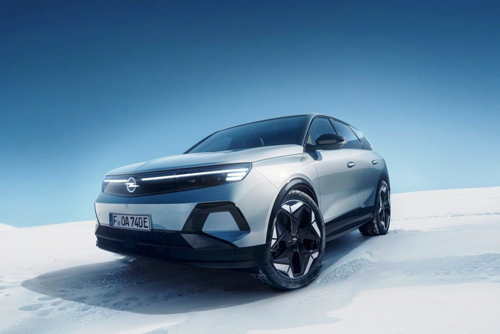 Prova del moderno crossover elettrico Opel Grandland Electric