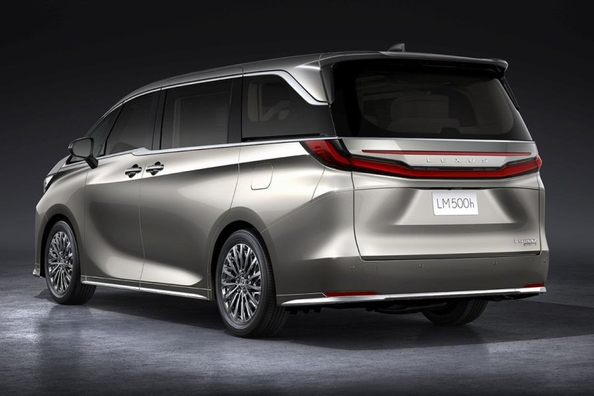 Lexus LM 500h: monovolume ibrido di lusso per trasporto VIP Foto 4