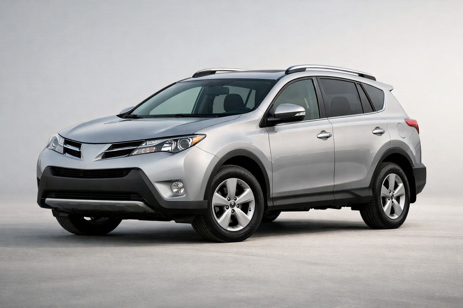 Toyota RAV4 2013-2018, prova: crossover pragmatico senza drammi