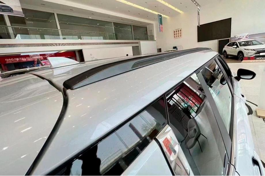 Mitsubishi Outlander 2021- Barre longitudinali tetto integrate OEM (2 pz) Nero Foto 3