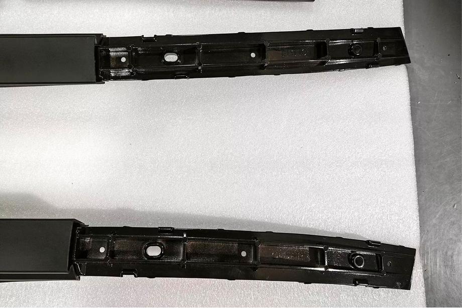 Mitsubishi Outlander 2021- Barre longitudinali tetto integrate OEM (2 pz) Nero Foto 10