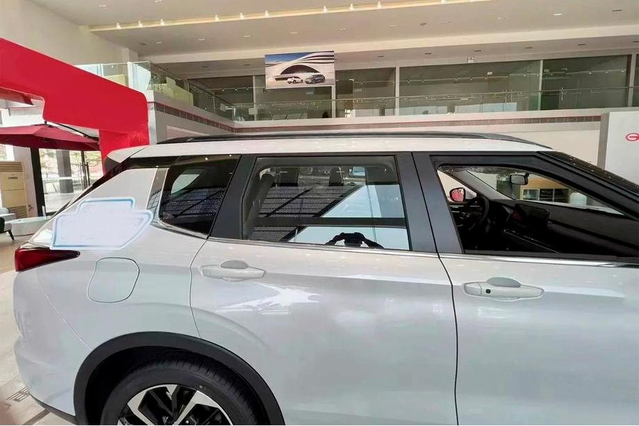 Mitsubishi Outlander 2021- Barre longitudinali tetto integrate OEM (2 pz) Nero Foto 5