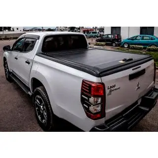 Copertura cassone a tapparella OEM (2020+, manuale con maniglia e serratura) Toyota Hilux 2015- foto 1