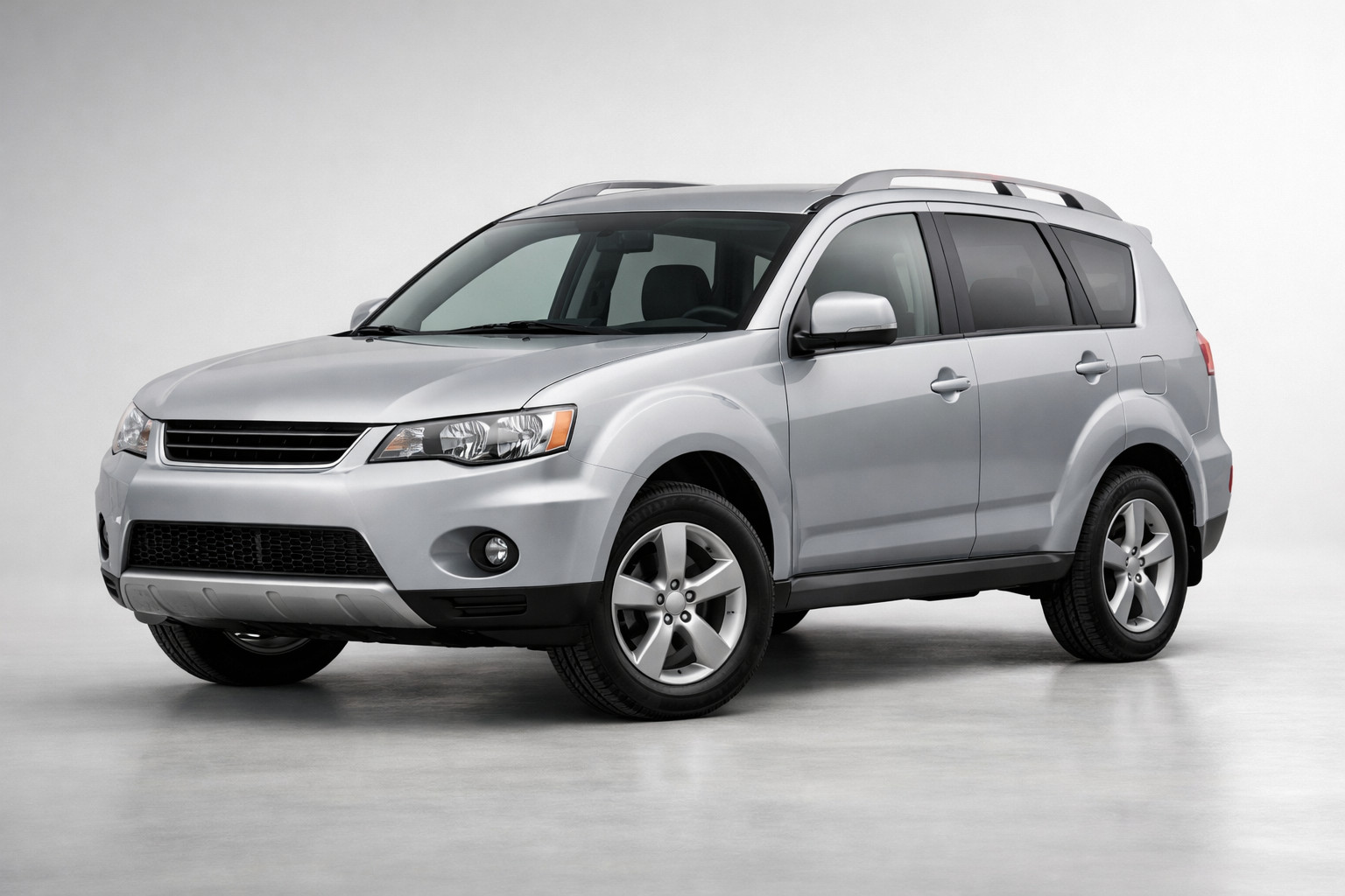 Mitsubishi Outlander 2006–2012: prova, vale la pena questa carrozzeria?