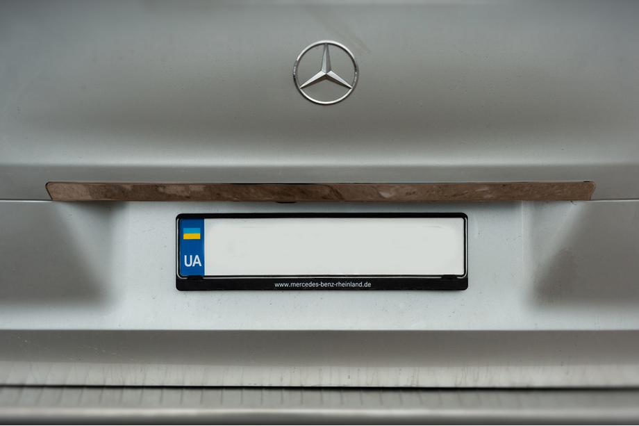 Mercedes Vito/V-class W447 2014- Modanatura ampia in acciaio inox sopra la targa Image