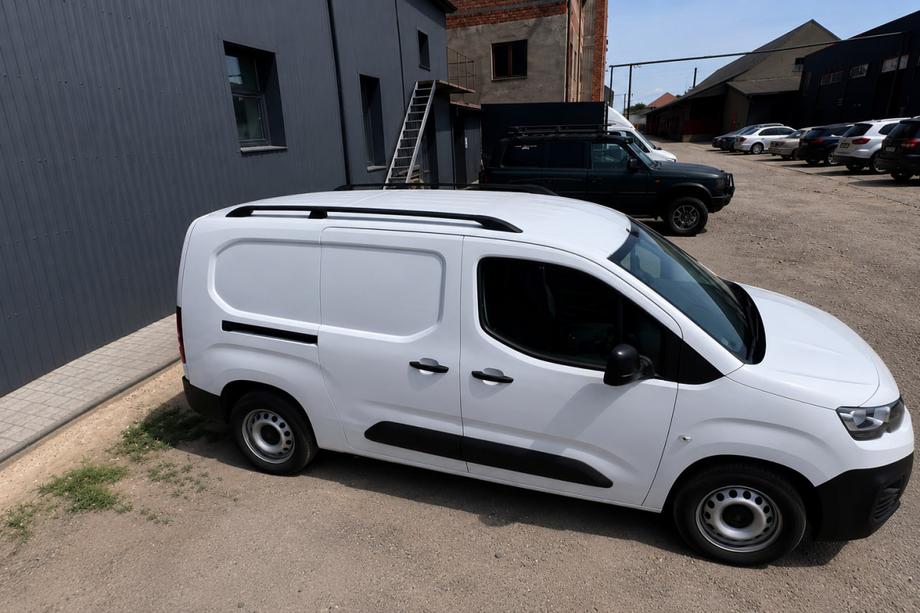 Citroen Berlingo/Multispace 2018- Barre longitudinali portatutto nere (design turco) Standard, piedini in plastica Image
