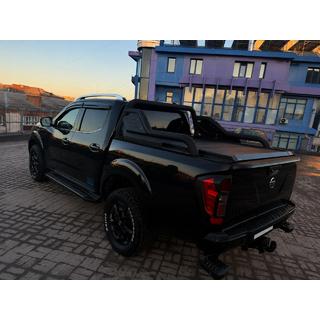 Barre longitudinali al tetto OEM grigie (plastica ABS, installazione con adesivo) Nissan Navara/NP300 2016- foto 2