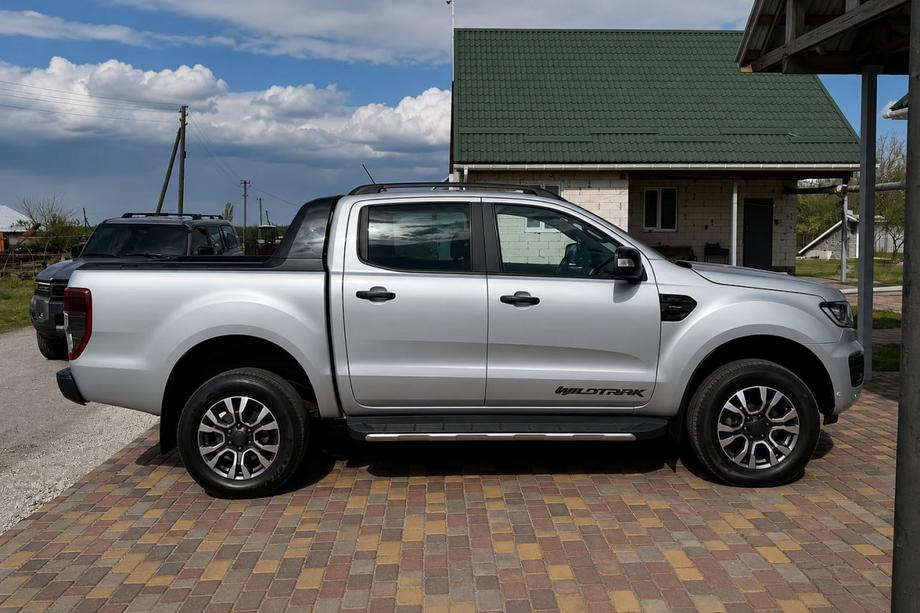 Ford Ranger 2011–2022 Barre longitudinali tetto OEM nere (plastica ABS, montaggio a incollaggio) Foto 2