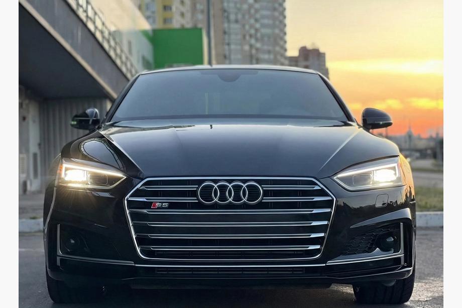 Audi A5 2016-2025 Griglia anteriore S-style (2016-2019, con cromatura) Image