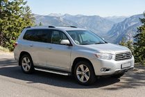 Toyota Highlander 2008-2013 Pedane Laterali BlackLine (2 pz, Alluminio) foto 1