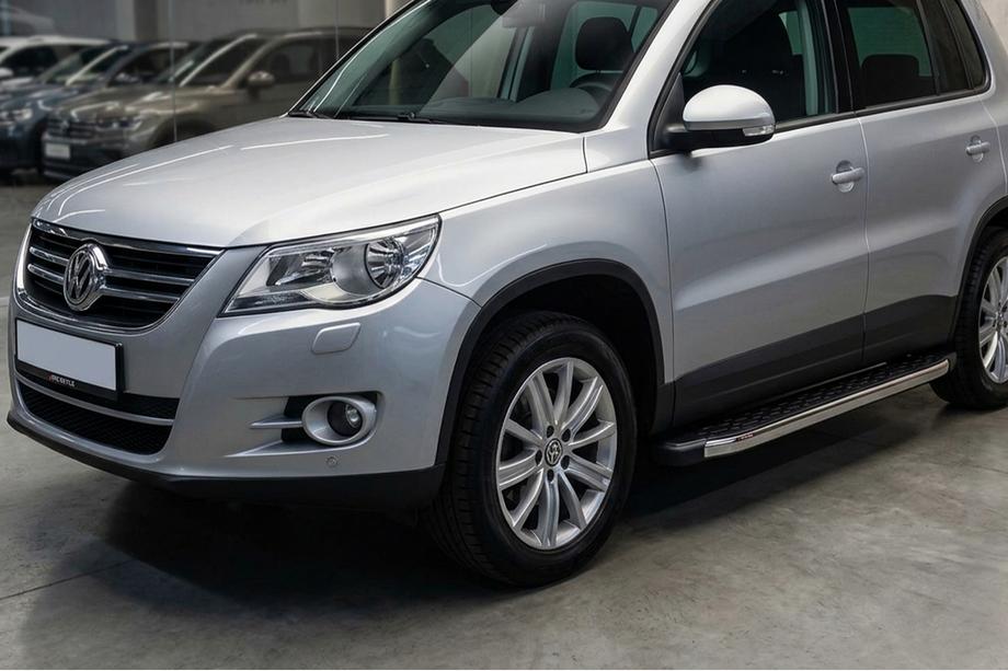 Volkswagen Tiguan 2007-2016 Pedane Laterali BlackLine (2 pz, Alluminio) Image