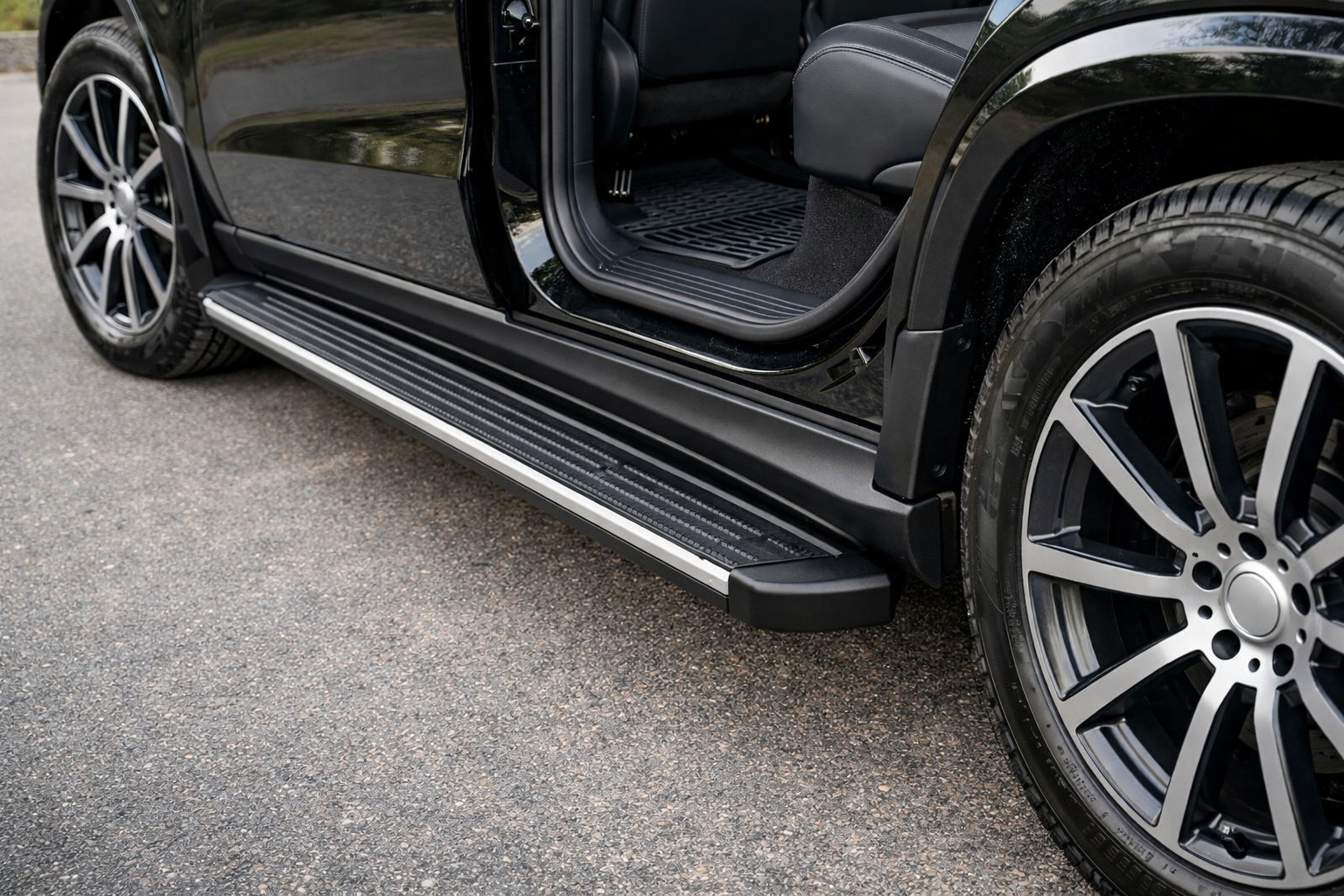 Mercedes GLS X167: accessori per soglie più pulite e ingresso più facile