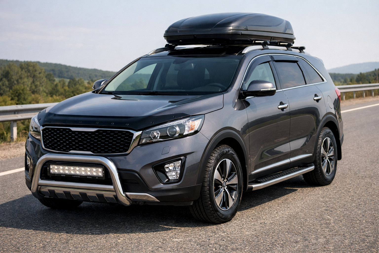 Upgrade pratico per Kia Sorento III UM 2014-2020: autostrada e protezione del cofano
