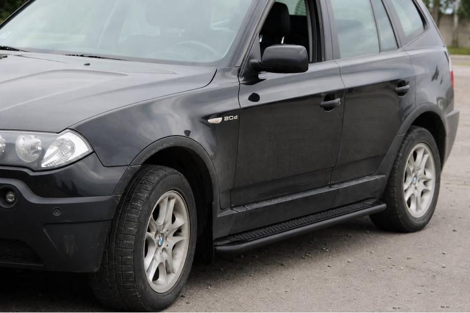 BMW X3 E83 2003-2010 Pedane laterali KB001 Black (acciaio inox) 60 mm Foto 1