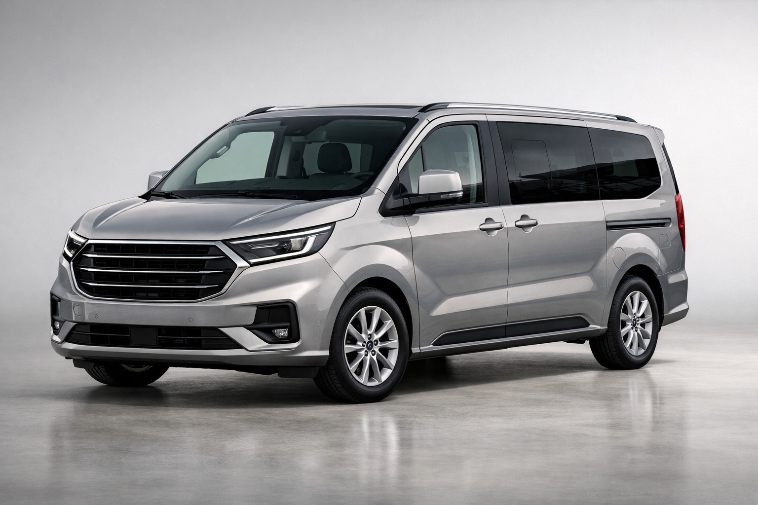 Prova Ford Tourneo Custom 2024: van moderno per lavoro e famiglia