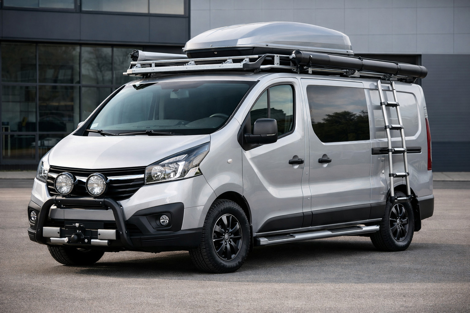 Pacchetto di modifiche Opel Vivaro per extraurbano e consegne