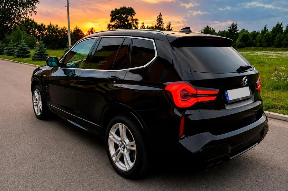 BMW X3 F25 2011–2018: installazione del kit restyling in stile X3M F97 2024