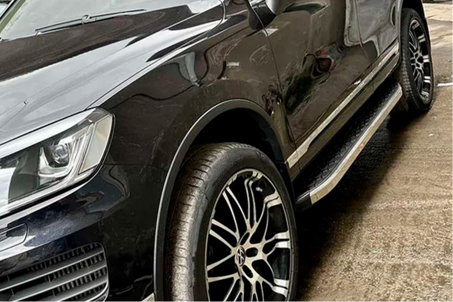 Volkswagen Touareg 2010-2018 Pedane Laterali BlackLine (2 pz, Alluminio) Image
