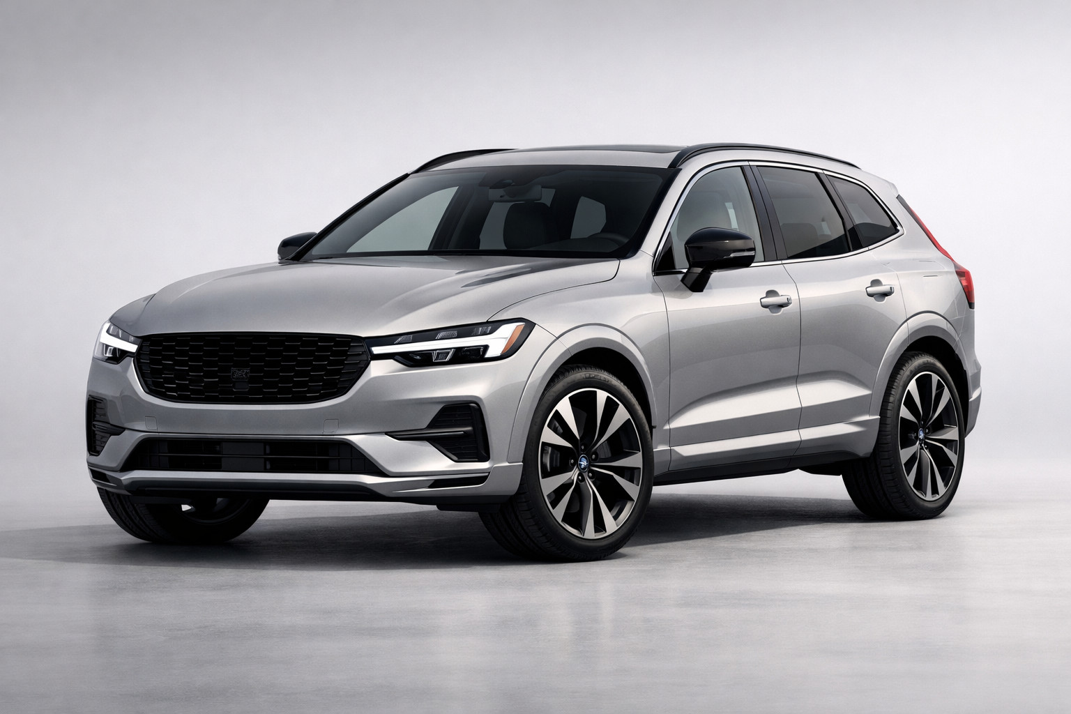Volvo XC60 2026: обзор del crossover premium обновлённого, motori e allestimenti